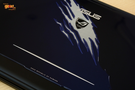 Asus G60 - carcasa aduce puţin cu modelele din seria Lamborghini