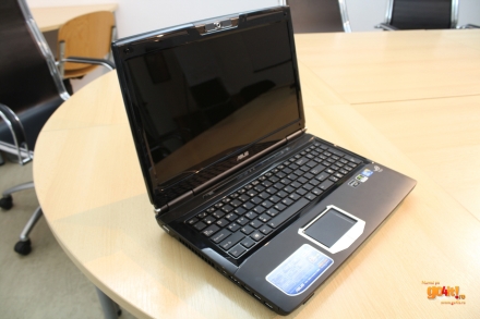 Asus G60 cu ecran de 16