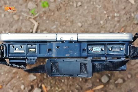 Portul serial este perfect pentru aplicaţiile specializate, cum ar fi diagnosticarea autovehiculelor