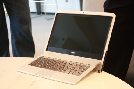 Dell Adamo XPS - oare nu cade pe spate?