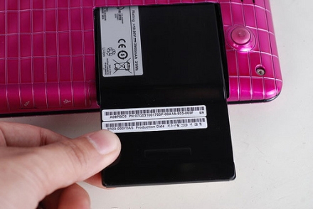 Bateria culisantă a lui Eee PC 1008P Bateria culisantă a lui Eee PC 1008P