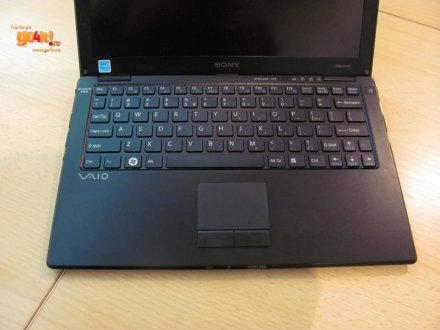 Sony VAIO X - touchpad-ul este puţin cam mic