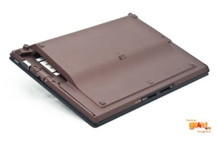 Sony VAIO X cu bateria adiţională ataşată