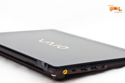 Doar două porturi USB şi un singur jack audio