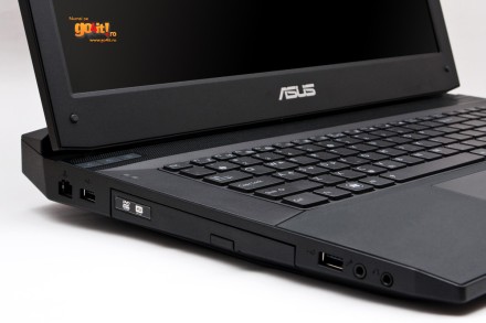 Asus G73 - ne-ar fi plăcut să vedem şi logo-ul Blu-ray