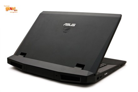Asus G73 - impune respect, chiar şi unui Alienware