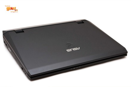 Asus G73 - mai subţire în partea din faţă
