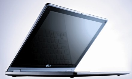 LG X300 - conectorii se găsesc doar pe latura din spate LG X300 - conectorii se găsesc doar pe latura din spate