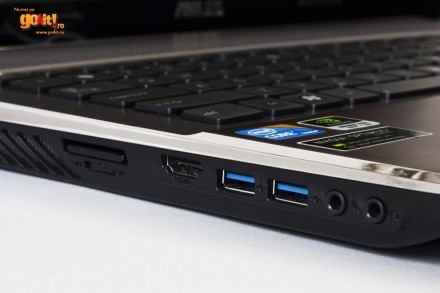 Asus U53 - porturile USB 3.0, indicate corespunzător