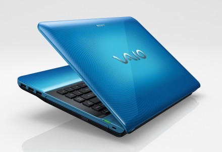 Sony VAIO EA - mufele USB sunt puţin cam apropiate una de alta