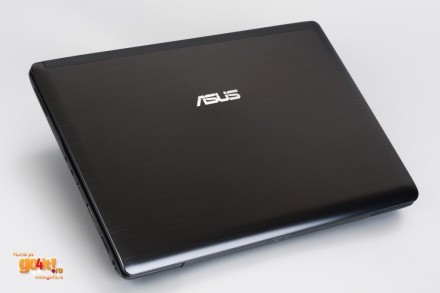 Asus Eee PC 1018P - carcasă metalică, care lasă o impresie bună