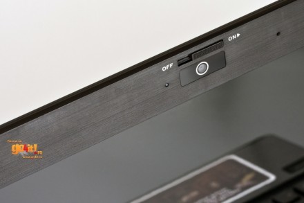 Sistem de securitate manual pentru camera web