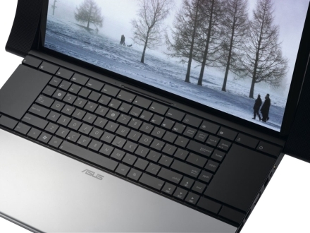 Asus NX90 - tastatura şi cele două touchpad-uri