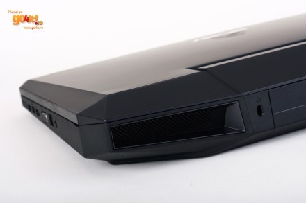 Asus G53J - formele angulare