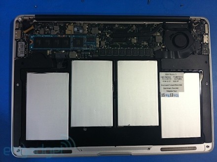 Poză cu presupusul MacBook Air de 11.6" care va fi lansat de Apple Poză cu presupusul MacBook Air de 11.6" care va fi lansat de Apple