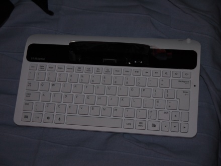 Tastatură şi docking station pentru Samsung Galaxy Tab Tastatură şi docking station pentru Samsung Galaxy Tab
