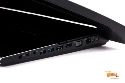 Asus NX90 - două porturi USB albastre