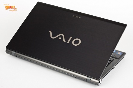 Sony VAIO Z - spatele ecranului full HD de 13.1