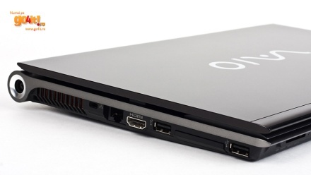 Sony VAIO Z - fanta de aerisire şi o parte din conectori