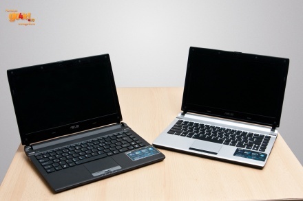 Asus U36 în cele două versiuni de culoare