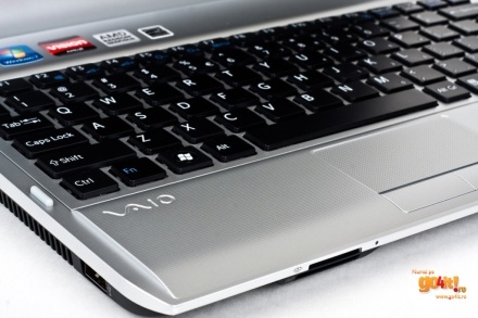 Sony VAIO YB - o bilă albă pentru calitatea construcţiei
