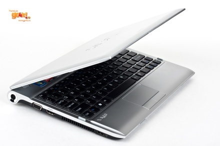 Sony VAIO YB - tastatura chiclet este aerisită