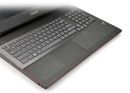 Asus G74 - tastatura are butoanele mai mari şi este mai aerisită Asus G74 - tastatura are butoanele mai mari şi este mai aerisită