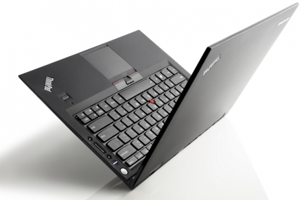Lenovo X1 are ecranul protejat de Gorilla Glass Lenovo X1 are ecranul protejat de Gorilla Glass