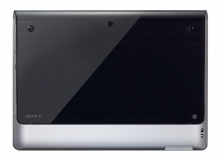 Sony S1 dispune de cameră foto pe spate, dar şi de una frontală Sony S1 dispune de cameră foto pe spate, dar şi de una frontală