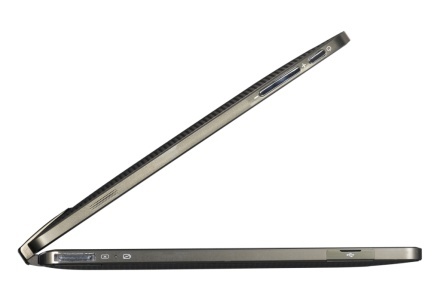 Asus Transformer cu tastatura, din profil