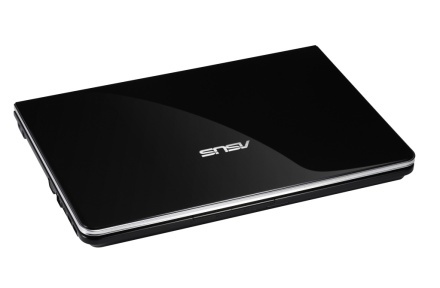 Asus N55 - capacul ecranului, din plastic lucios