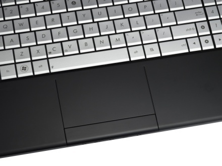 Asus N55 - restpad cu o textură fină