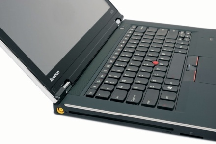 Tastatura rezistă la vărsarea accidentală a unui lichid