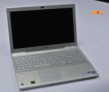 Sony VAIO SE - design simplu şi atractiv