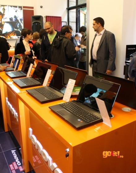 Deschiderea magazinului Lenovo Exclusive Store