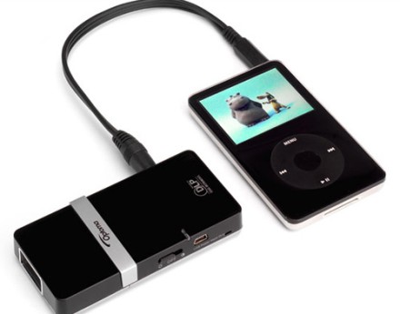 Optoma Pico Projector - un gadget ce incape in buzunar Optoma Pico Projector - un gadget ce incape in buzunar
