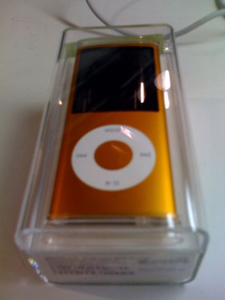 Cutia noului iPod Nano - MacNN.com Cutia noului iPod Nano - MacNN.com