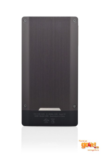 Carcasa metalică, mai sofisticată decât cea a lui iPod Touch