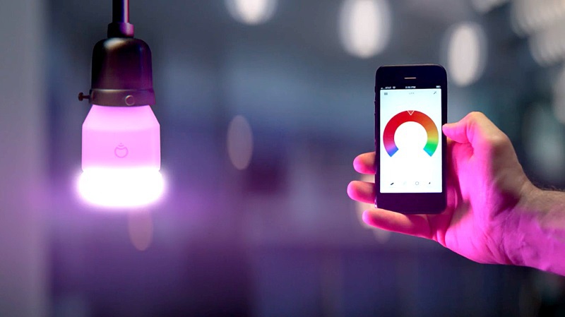 Lifx (bec inteligent controlat prin Wi-Fi)