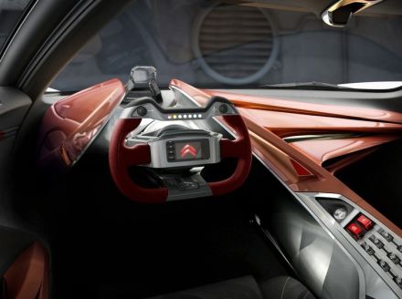 GTbyCITROEN - bordul futurist al maşinii
