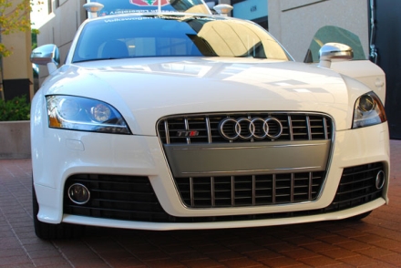 Audi TTS - maşina care se conduce singură cu 210 km/h Audi TTS - maşina care se conduce singură cu 210 km/h