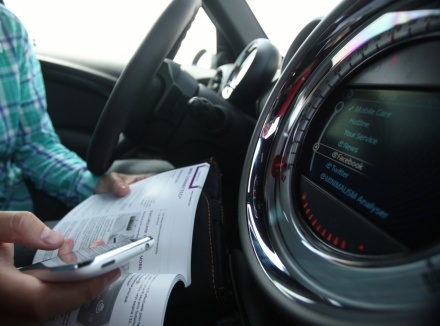 MINI Connected - tragem puţin cu ochiul în manual