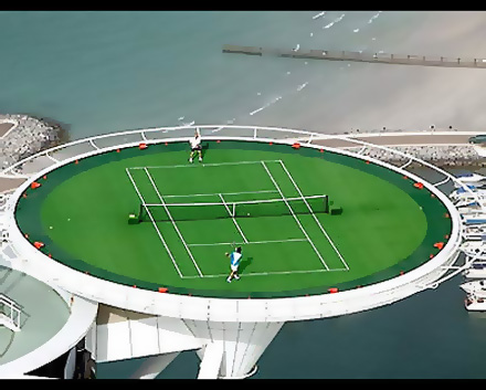 Tenis pe anexa hotelului Burj Al Arab