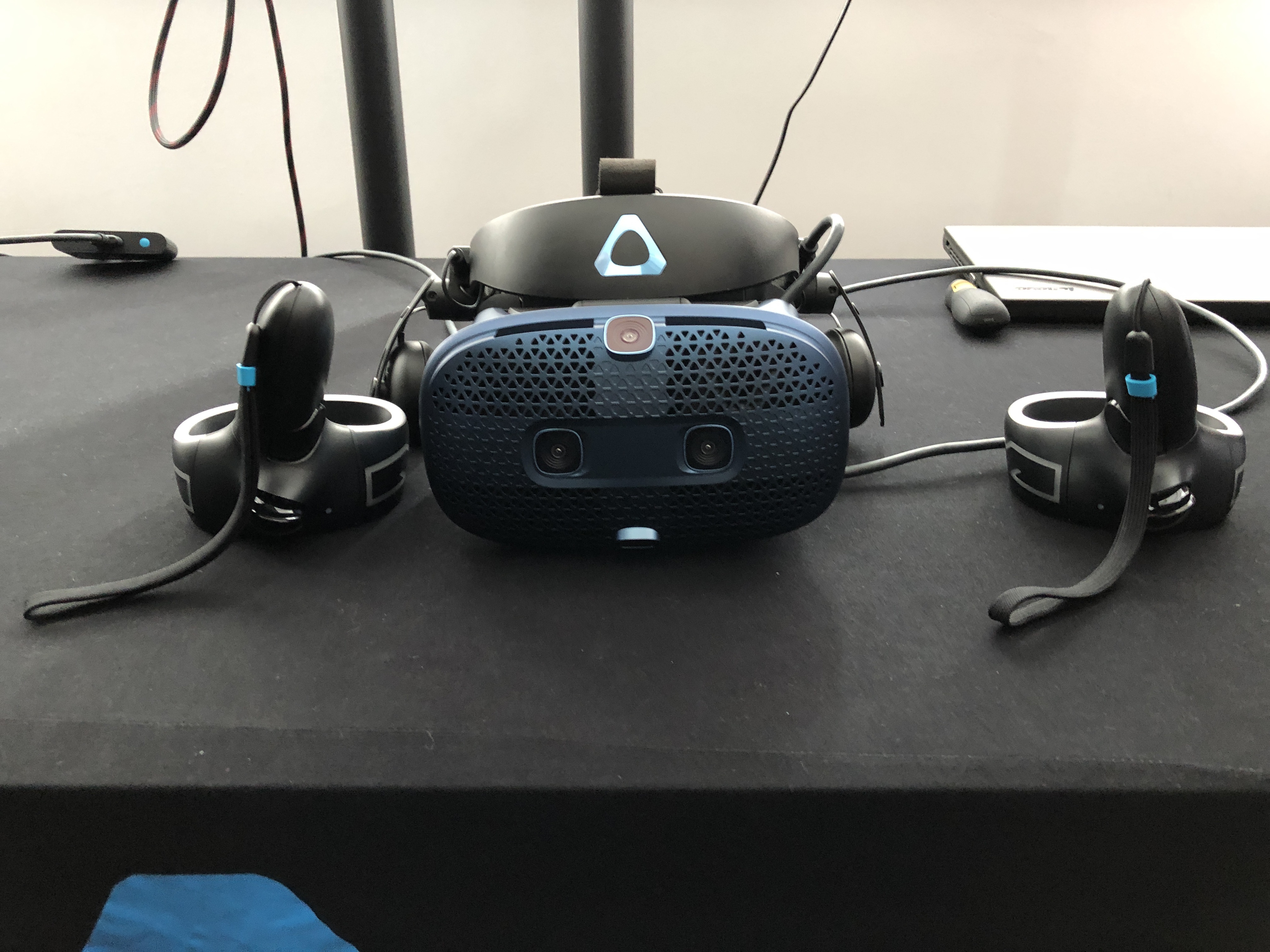 HTC Vive Cosmos